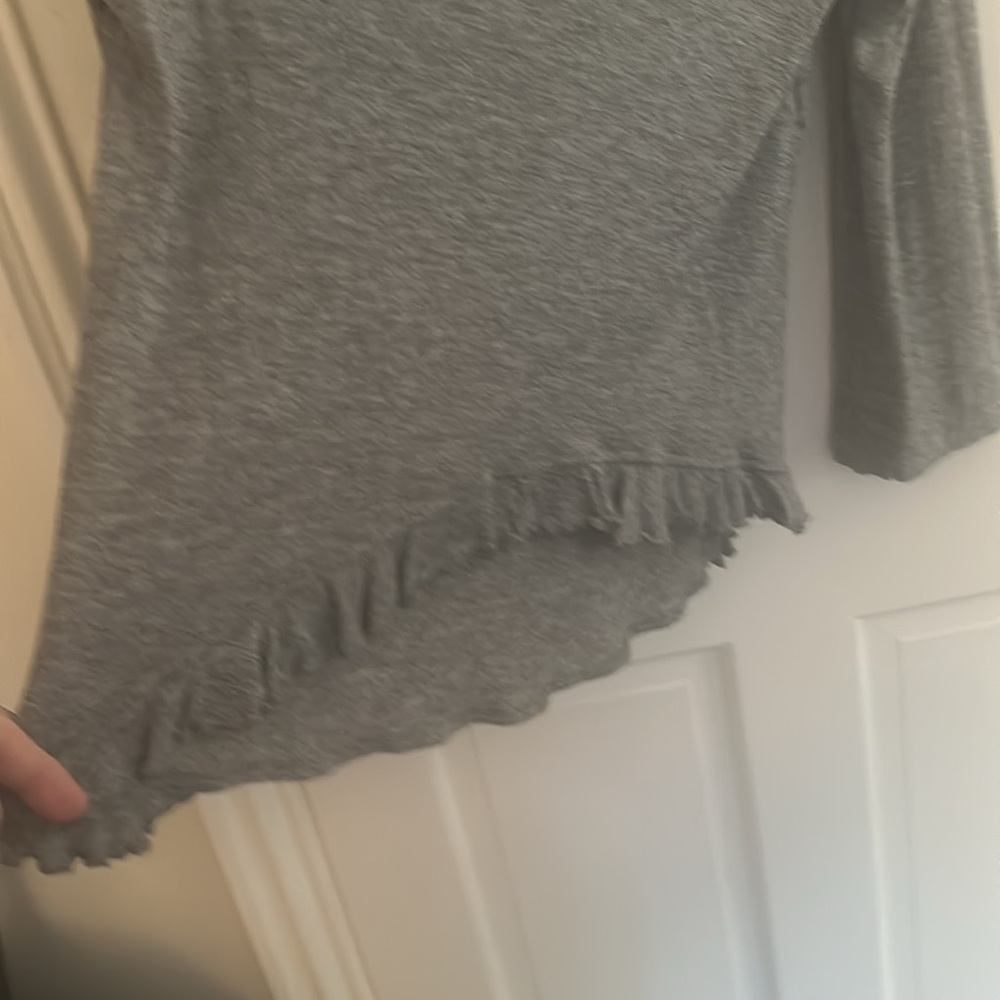 Blouse. Ruffled back bottom - Picture 4 of 5